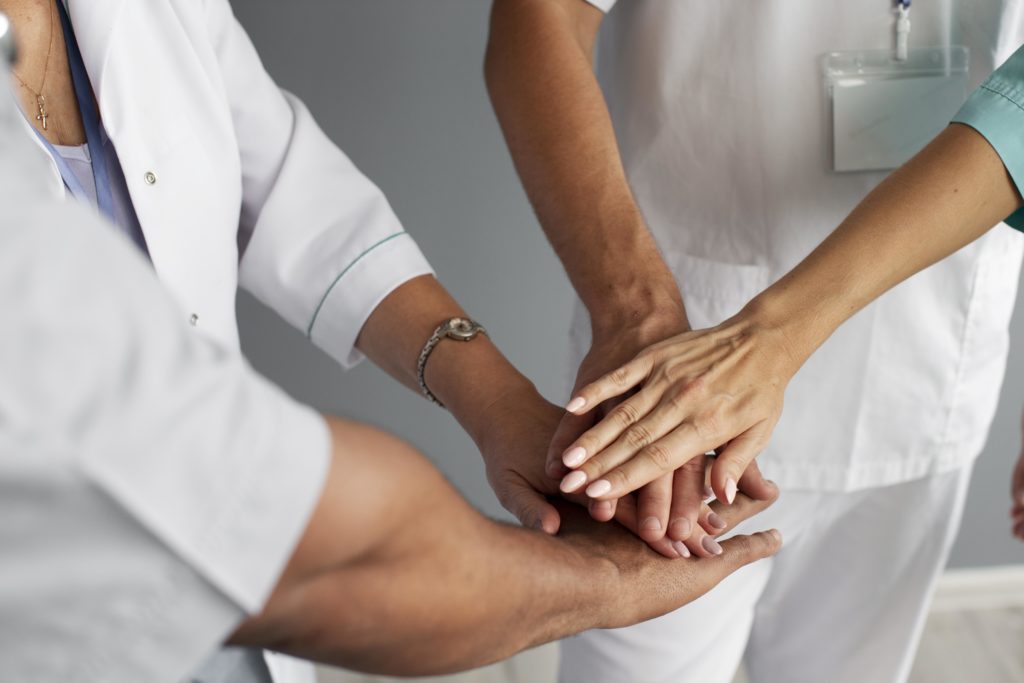 mains des professionnels de santé